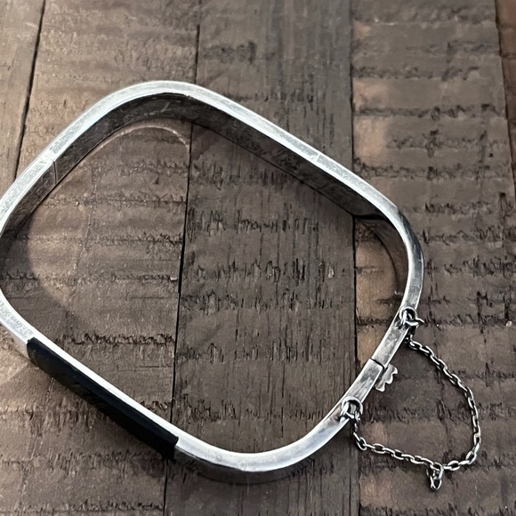 Modern 925 Sterling Bracelet with black inlaid stone modern square chain lock - Picture 4 of 8